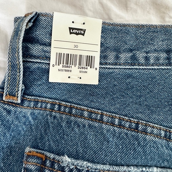 NWT Levi’s 501 short shorts from Aritzia - Picture 3 of 5